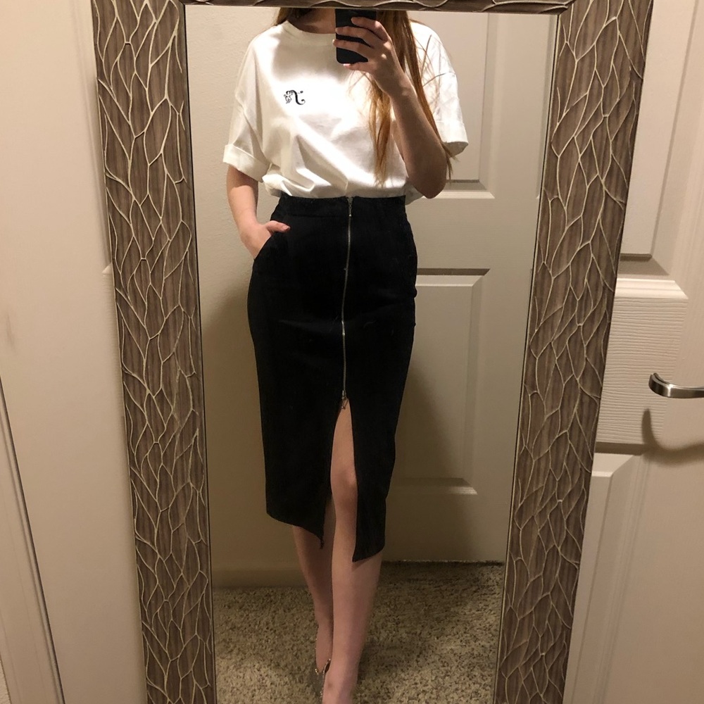 Black Suit skirl